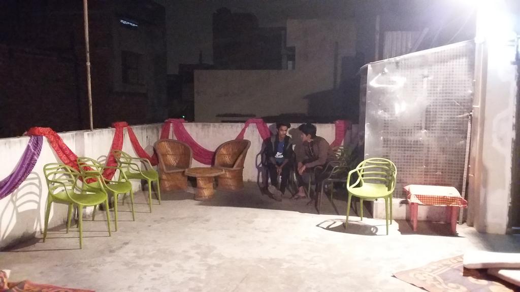 Lotus Paying Guesthouse Varanasi Bagian luar foto