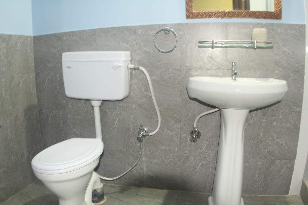 Lotus Paying Guesthouse Varanasi Bagian luar foto