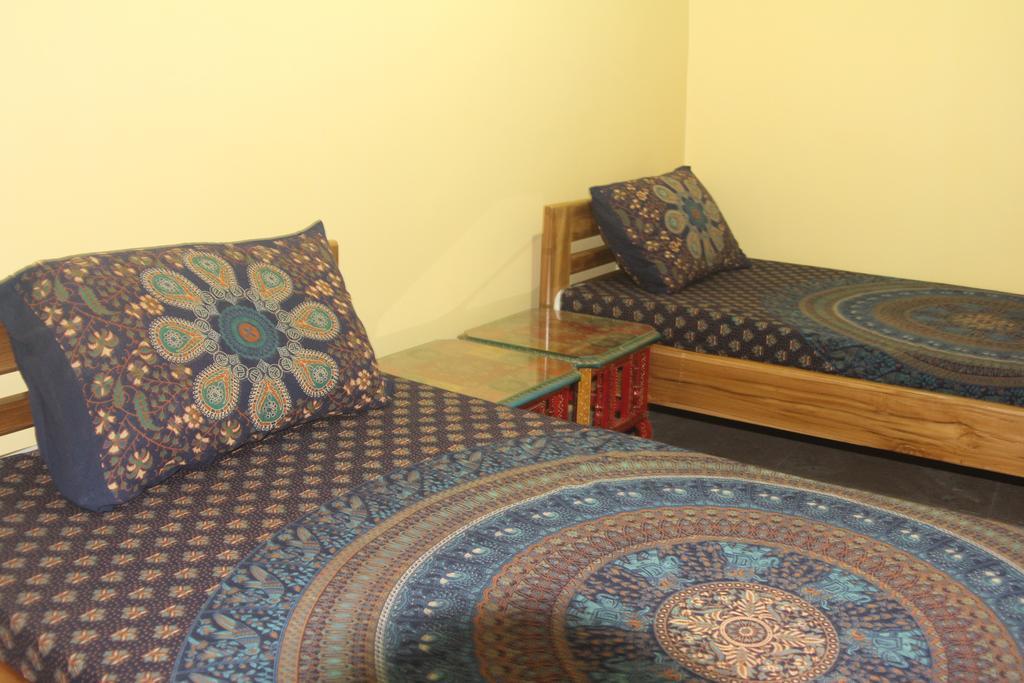 Lotus Paying Guesthouse Varanasi Bagian luar foto