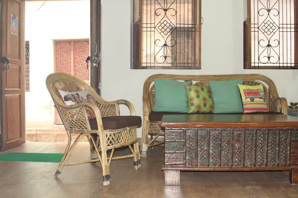 Lotus Paying Guesthouse Varanasi Bagian luar foto