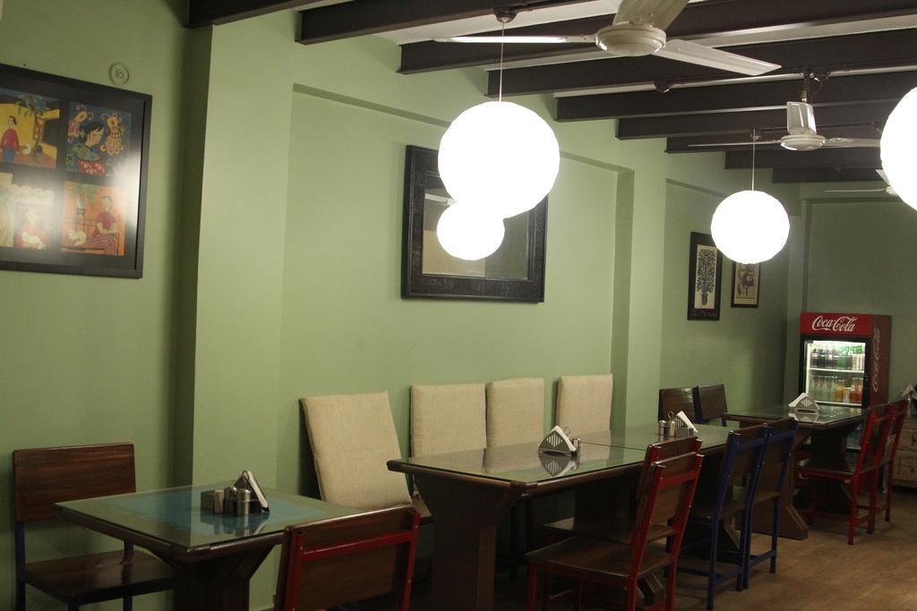 Lotus Paying Guesthouse Varanasi Bagian luar foto