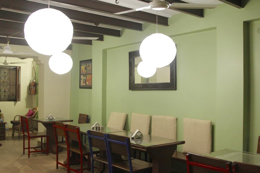 Lotus Paying Guesthouse Varanasi Bagian luar foto