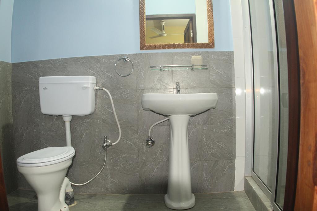 Lotus Paying Guesthouse Varanasi Bagian luar foto