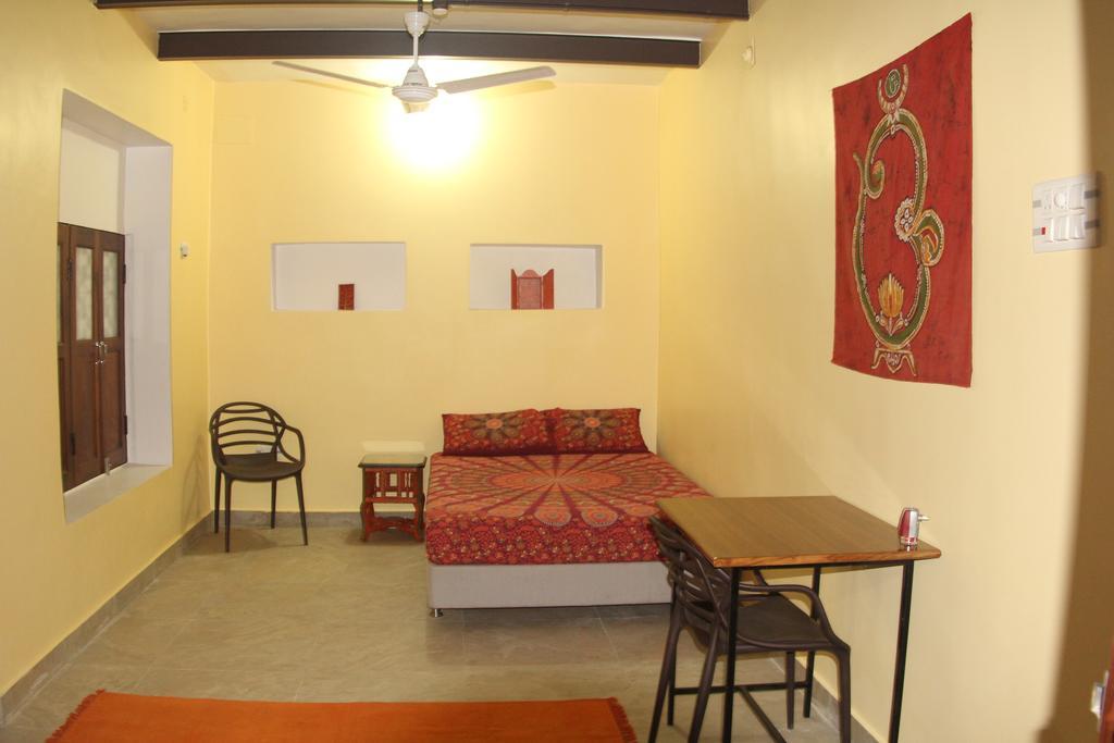 Lotus Paying Guesthouse Varanasi Bagian luar foto
