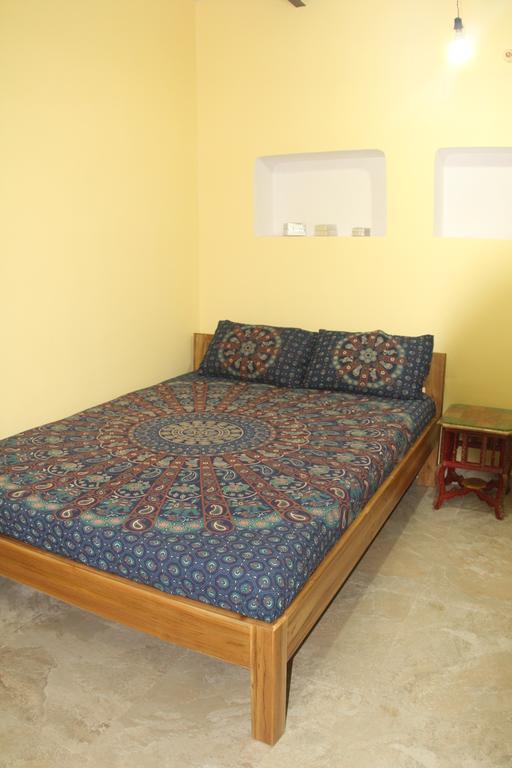 Lotus Paying Guesthouse Varanasi Bagian luar foto