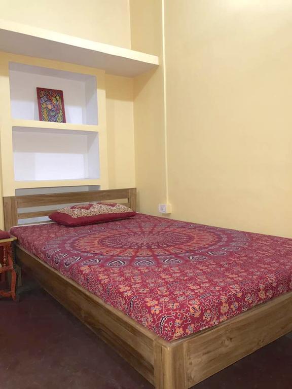 Lotus Paying Guesthouse Varanasi Bagian luar foto