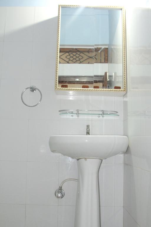 Lotus Paying Guesthouse Varanasi Bagian luar foto